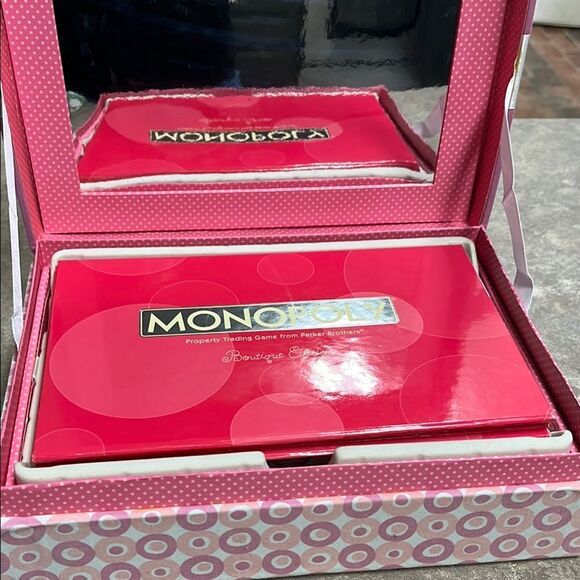 Monopoly Boutique Edition Board Game - Picture 1 of 3